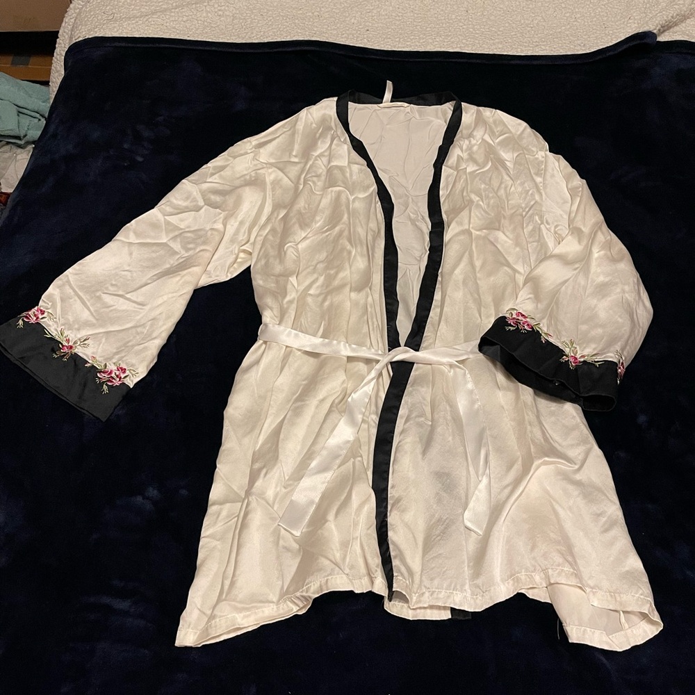 Claire’s Rose Short Satin Robe